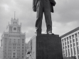 Anatoly Osmolovsky: Mayakovsky-Osmolovsky: Die Reise der Netseziudik ins Land der Brobdingerovs, 1993, Mayakowsky- Platz, Moskau