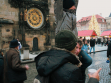 V Praze na Staroměstskom náměstí během performance Wien, Raab, Pressburg — hledání turistů. Foto: God"s Entertainement