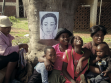 Obdachlose Familie mit einer Zeichnung von Spunk Seipel, Harare. Photos von Spunk Seipel.